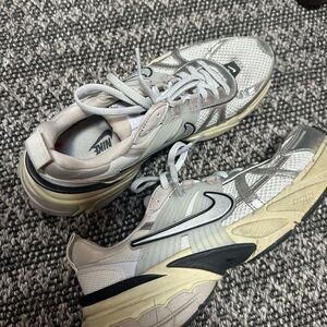 Women’s Nike Shoe